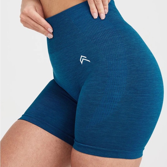 ONER ACTIVE | Classic Seamless 2.0 Biker Shorts - Picture 2 of 4